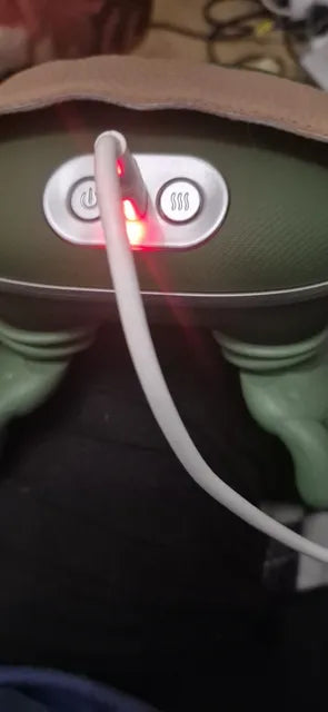 Снимка от купувач: масажорът се зарежда с USB-C кабел.